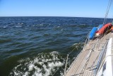 Punto exacto donde dejamos atrás las aguas marrones del Río de la Plata, para regresar al mar azul.