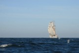 Buque Escuela "Juan Sebastián Elcano", de la Real Armada Española, navegando por las costas de Mauritania.