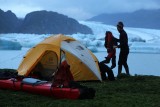 Campamento frente al glaciar Bernardo