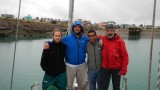 Puerto Deseado. Martín Jaeger y Claudio Scaletta junto a Claudio Robledo y Santiago Padín. Foto de Marcos Oliva Day