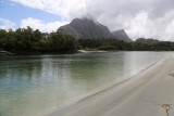 Uno de los ríos que desembocan en la costa oceánica de Isla Campana