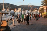 Turistas árabes se fotografían en la Marina de Agadir