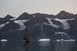 El Dagmar Aaen llegando al fiordo Jacobsen