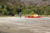 campamento en una playa de isla Campana